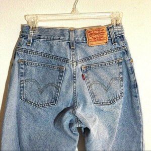 Women's Vintage Levi's 550 Light Wash Tapered Mom/Dad Jeans 90s 2000s Style